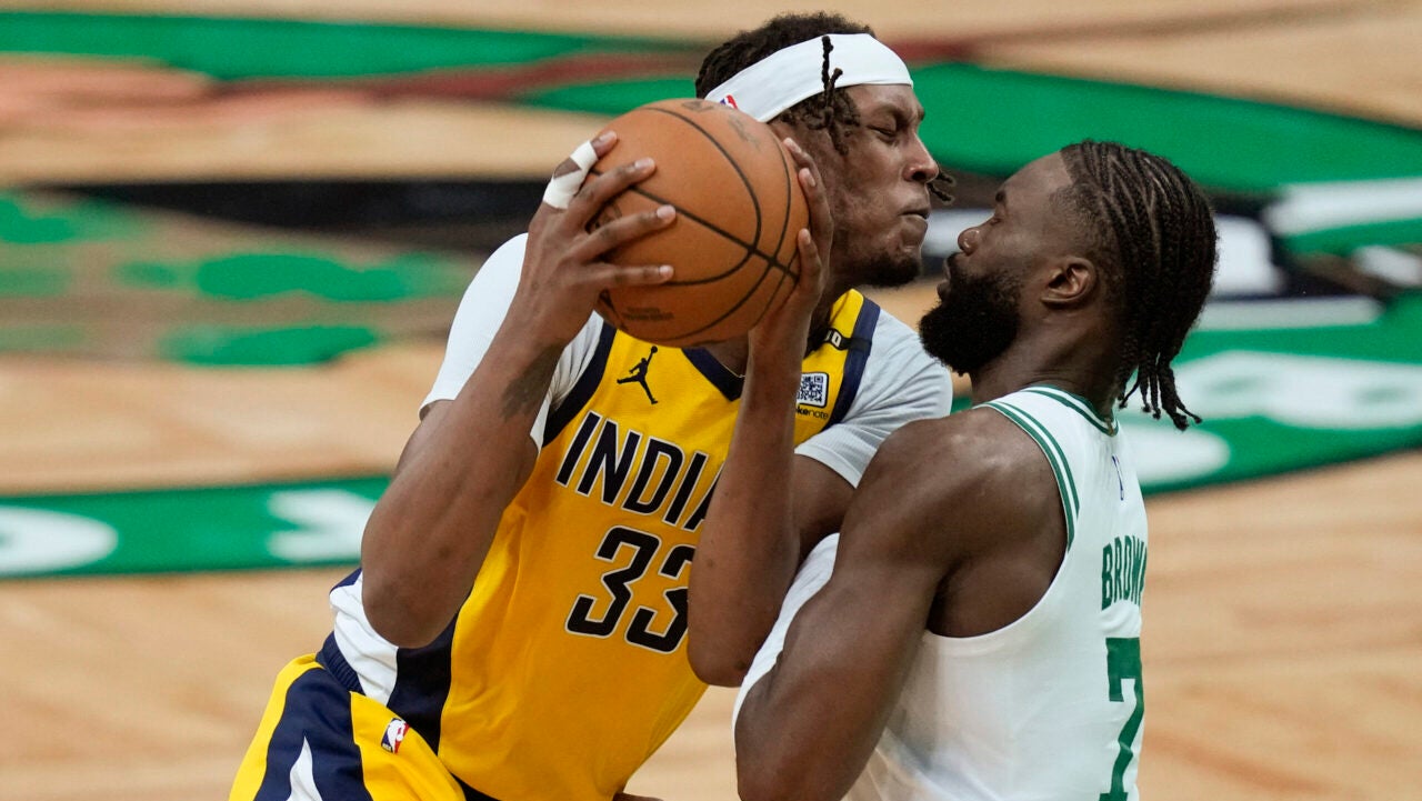 Pacers blow Game 1 lead, lose to the Celtics